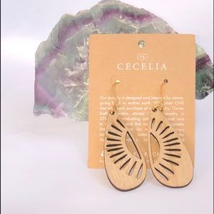 Cecelia Natural wooden earrings-NWT